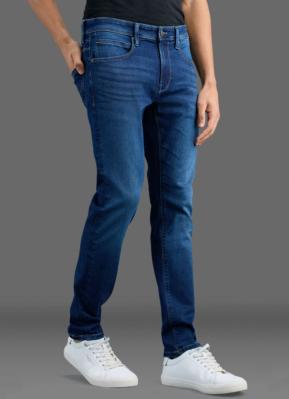 Men Blue Tapered Leg Mid Rise Stretchable Jeans, , large image number 0