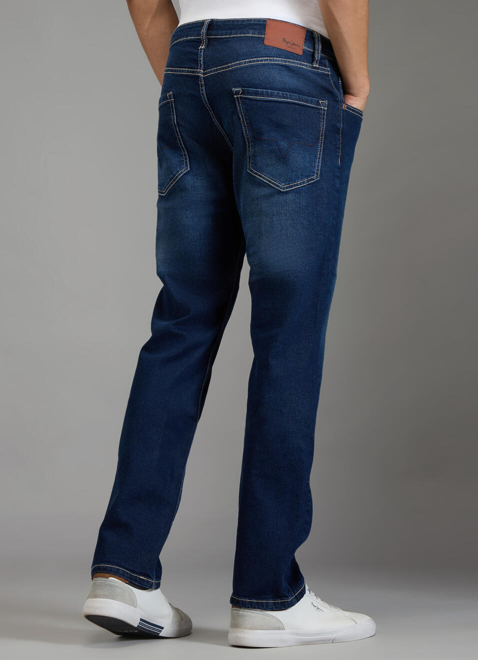 Men Blue Dark Rinse Straight Fit Mid Rise Stretchable Jeans, , large image number 3