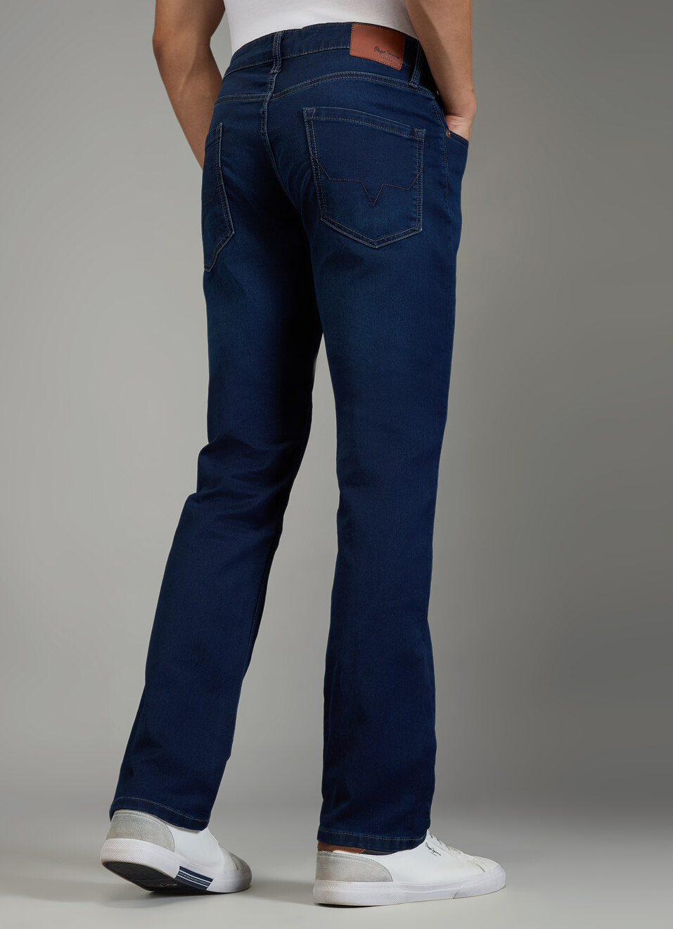 Men Black Straight Fit Mid Rise Stretchable Jeans, , large image number 3