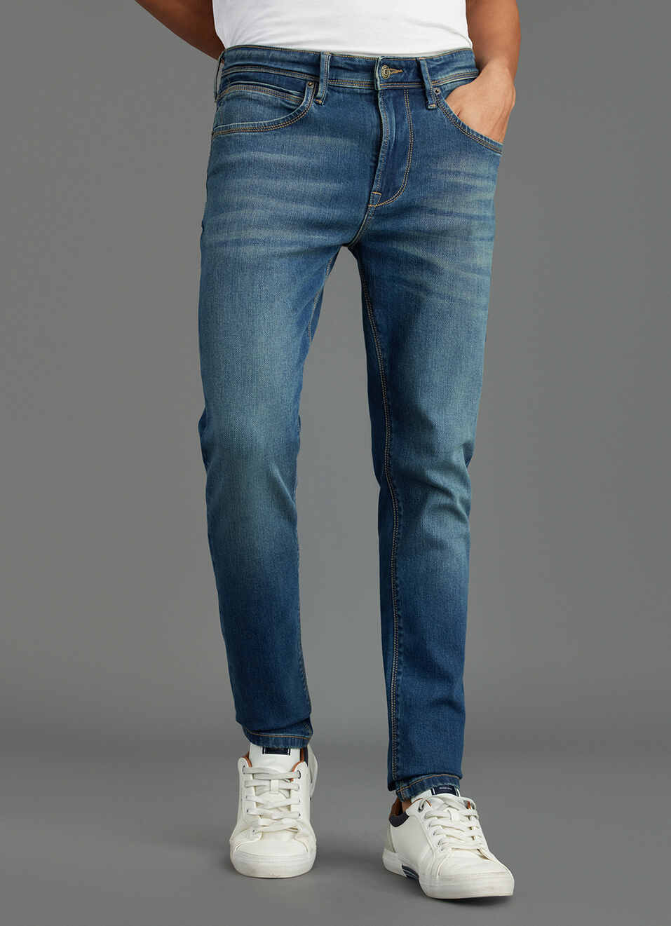 Men Blue Mid Rise Tapered Fit Jeans, , large image number 2