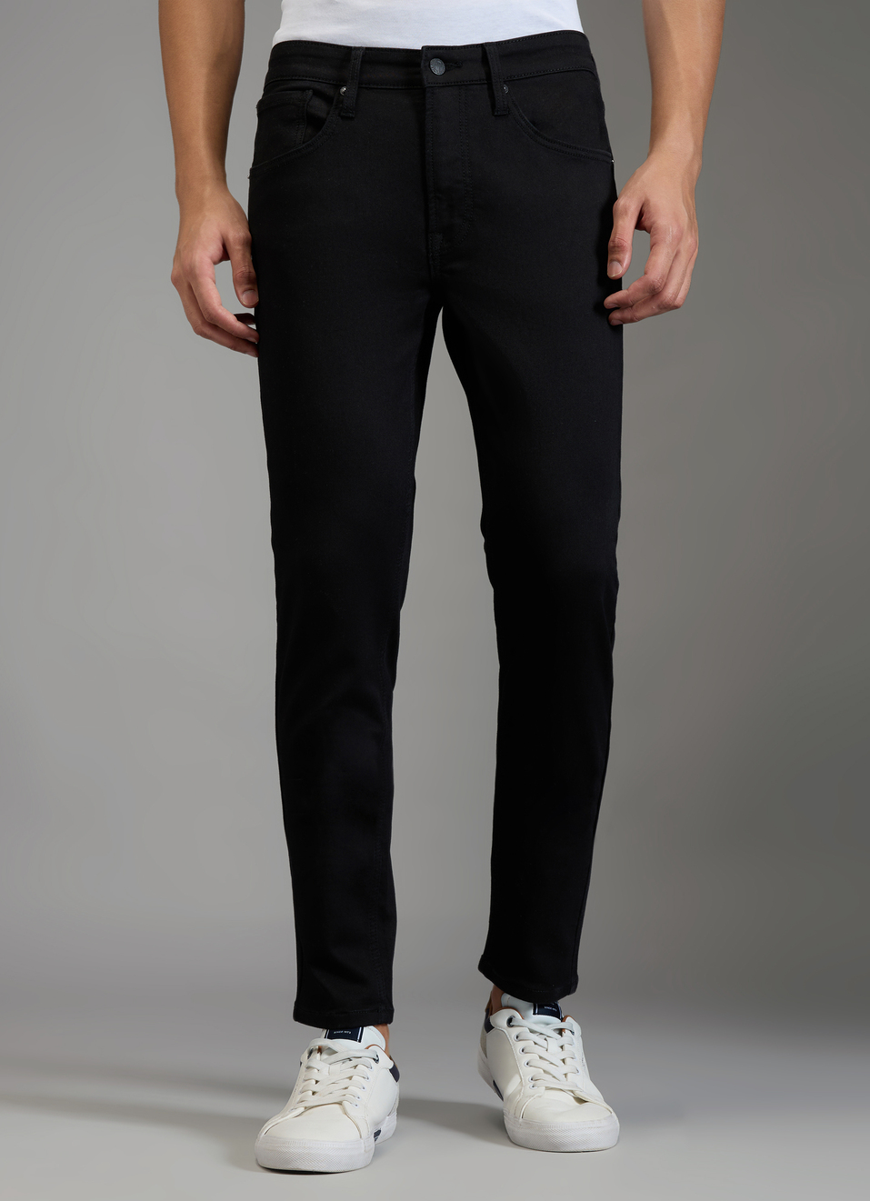 Men Black Tapered Fit Mid Rise Stretchable Jeans, , large image number 2