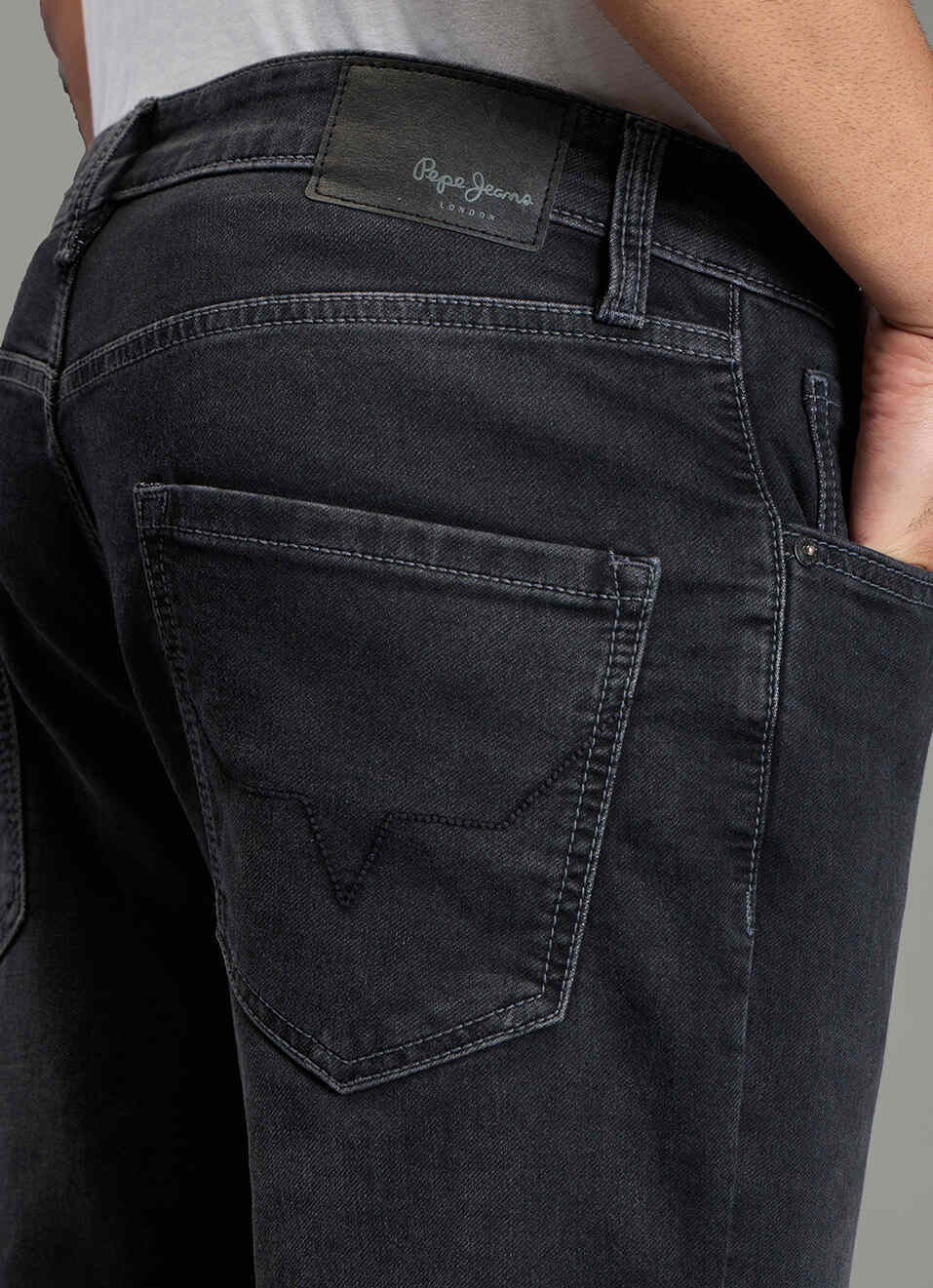 Men Black Mid Rise Straight Fit Stretchable Jeans, , large image number 4