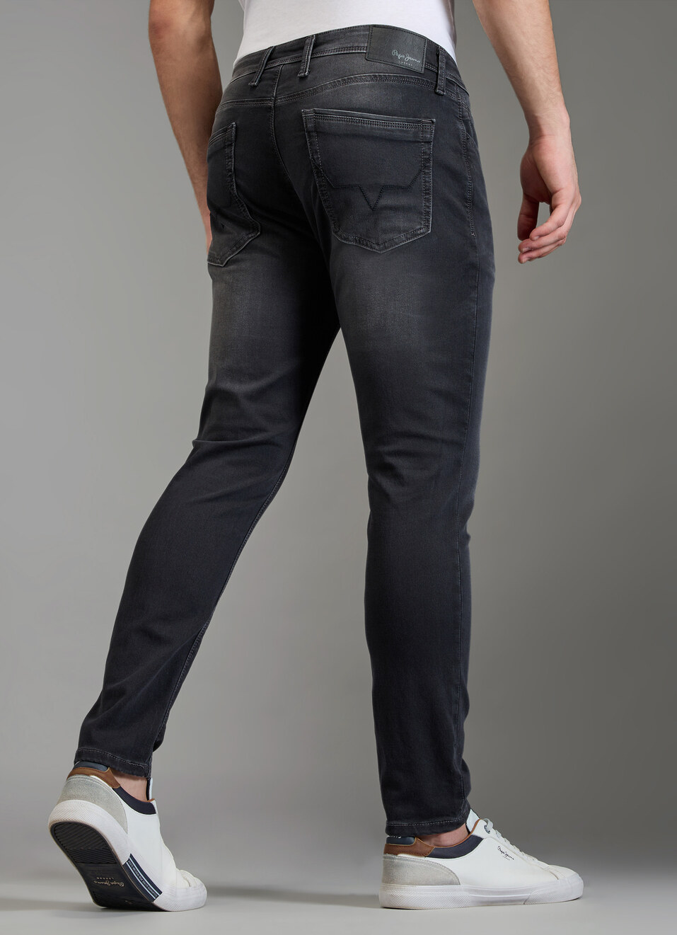 Men Black Skinny Fit Mid Rise Stretchable Jeans, , large image number 3