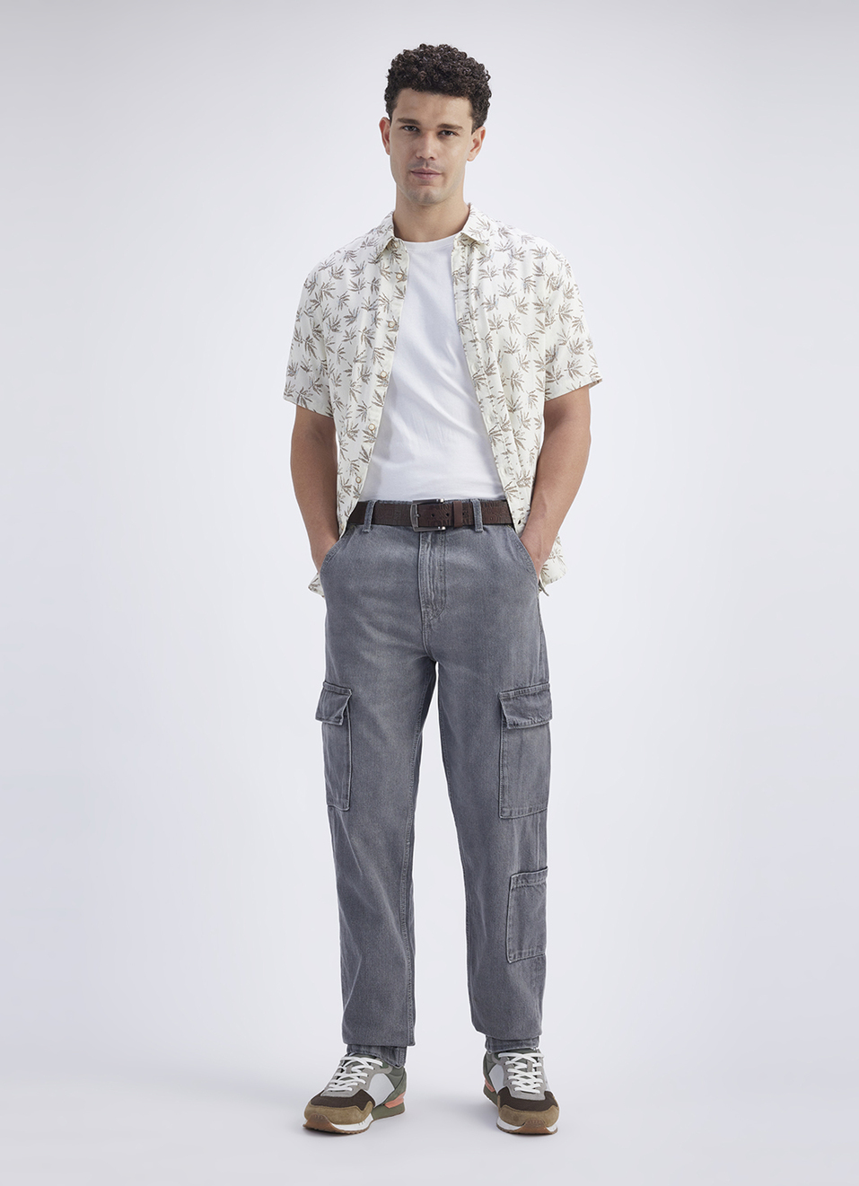 Men Grey Straight Fit Mid Rise Cargo Jeans, , large image number 1