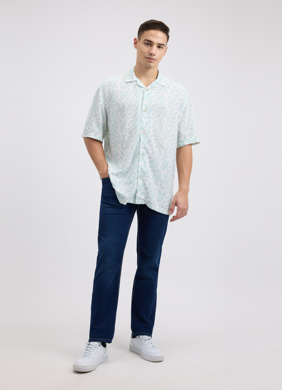 Men Blue Printed Resort Collar Short Sleeve Linen Shirt, , large image number 5