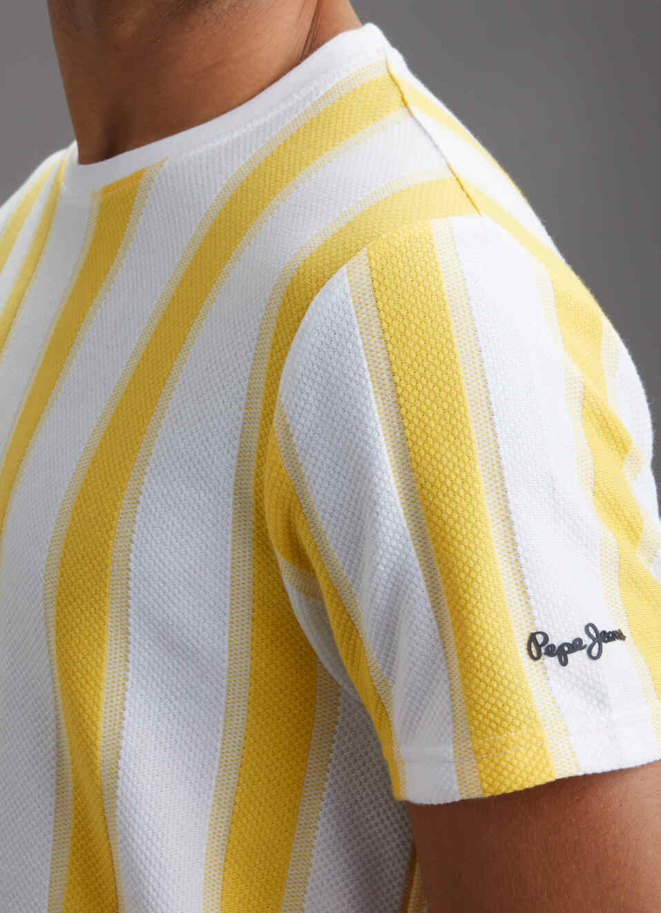 Men Yellow Vertical Stripe Slim Fit Short Sleeve T-shirt, , large image number 1