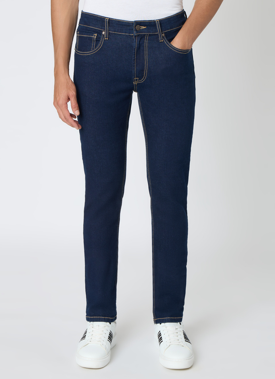 Pepe Jeans Men Black Slim Fit Stretchable Jeans - Image 2