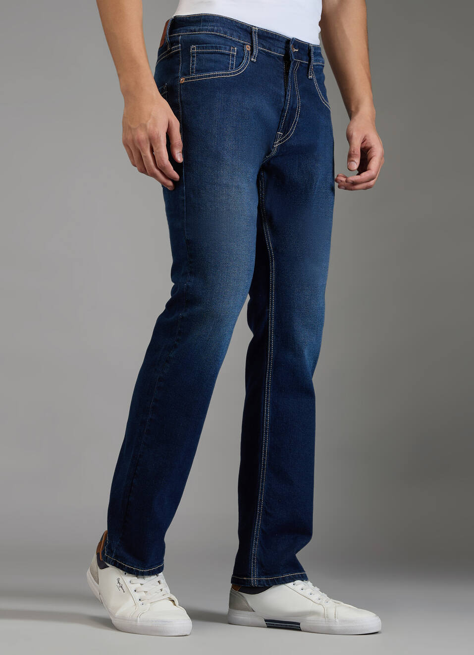 Men Blue Dark Rinse Straight Fit Mid Rise Stretchable Jeans, , large image number 0