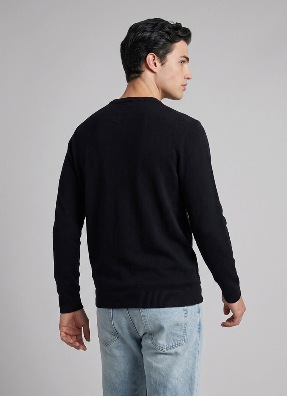 Men Black Solid Regular Fit Crew Neck Sweater, , large image number 2