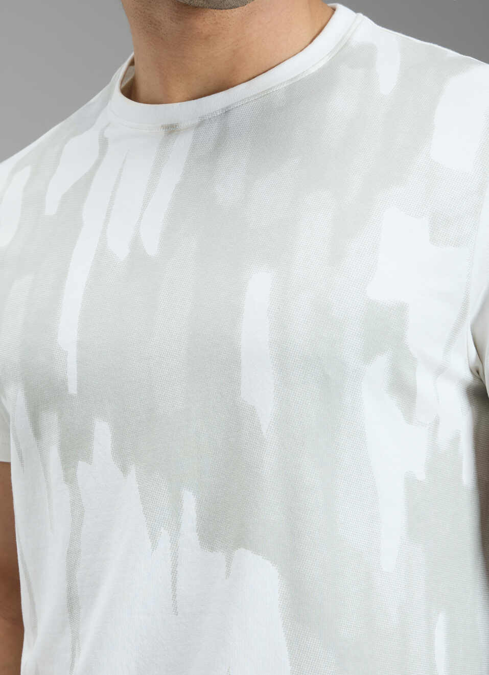 Men Off White Abstract Print Slim Fit T-shirt, , large image number 5