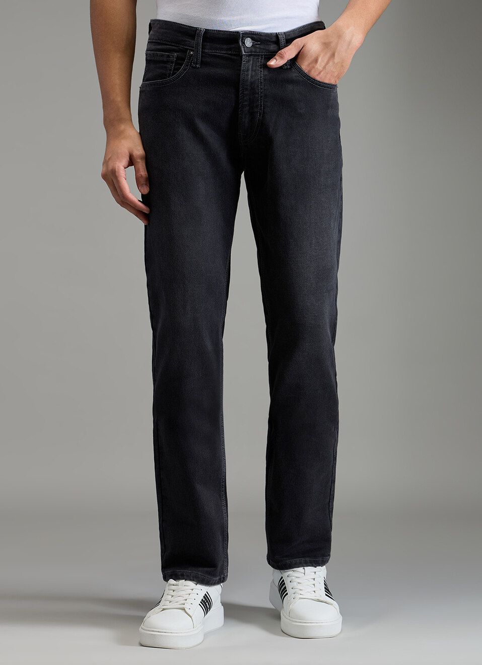 Men Black Mid Rise Straight Fit Stretchable Jeans, , large image number 1
