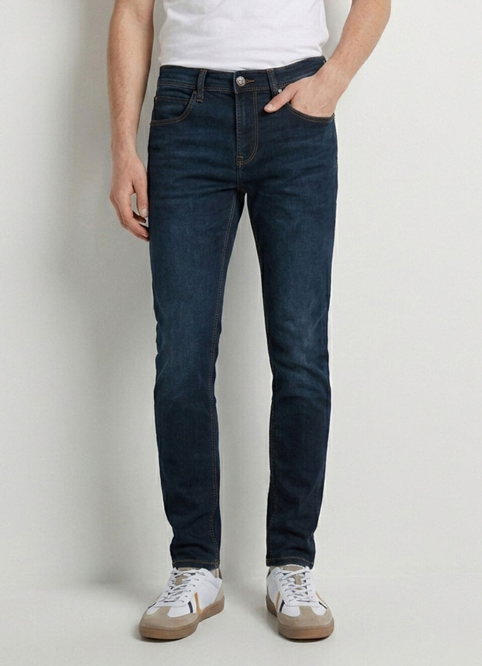 Men Blue Tapered Fit Low Rise Stretchable Jeans, , large image number 2