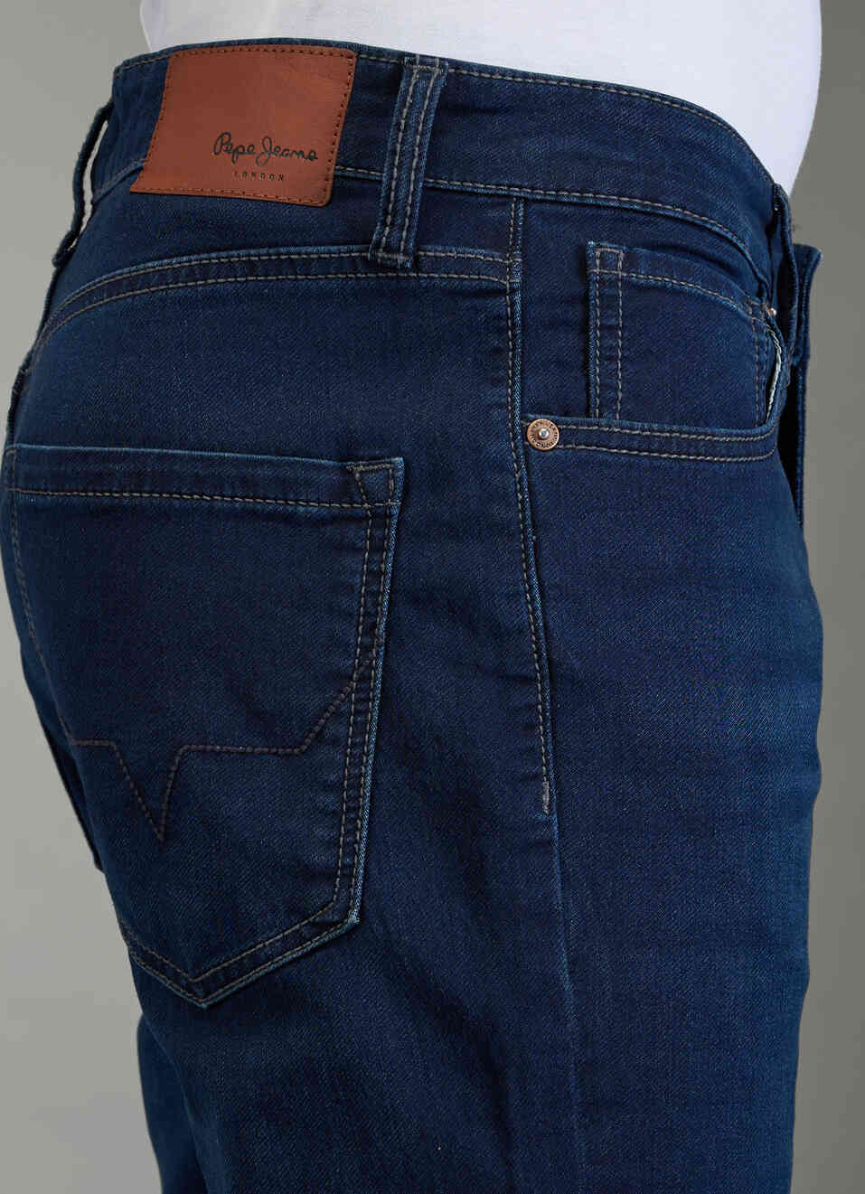 Men Black Straight Fit Mid Rise Stretchable Jeans, , large image number 4