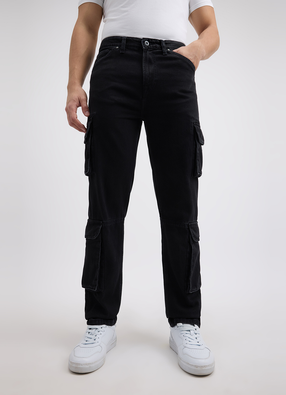 Men Black Straight Fit Mid Rise Cargo Jeans, , large image number 2