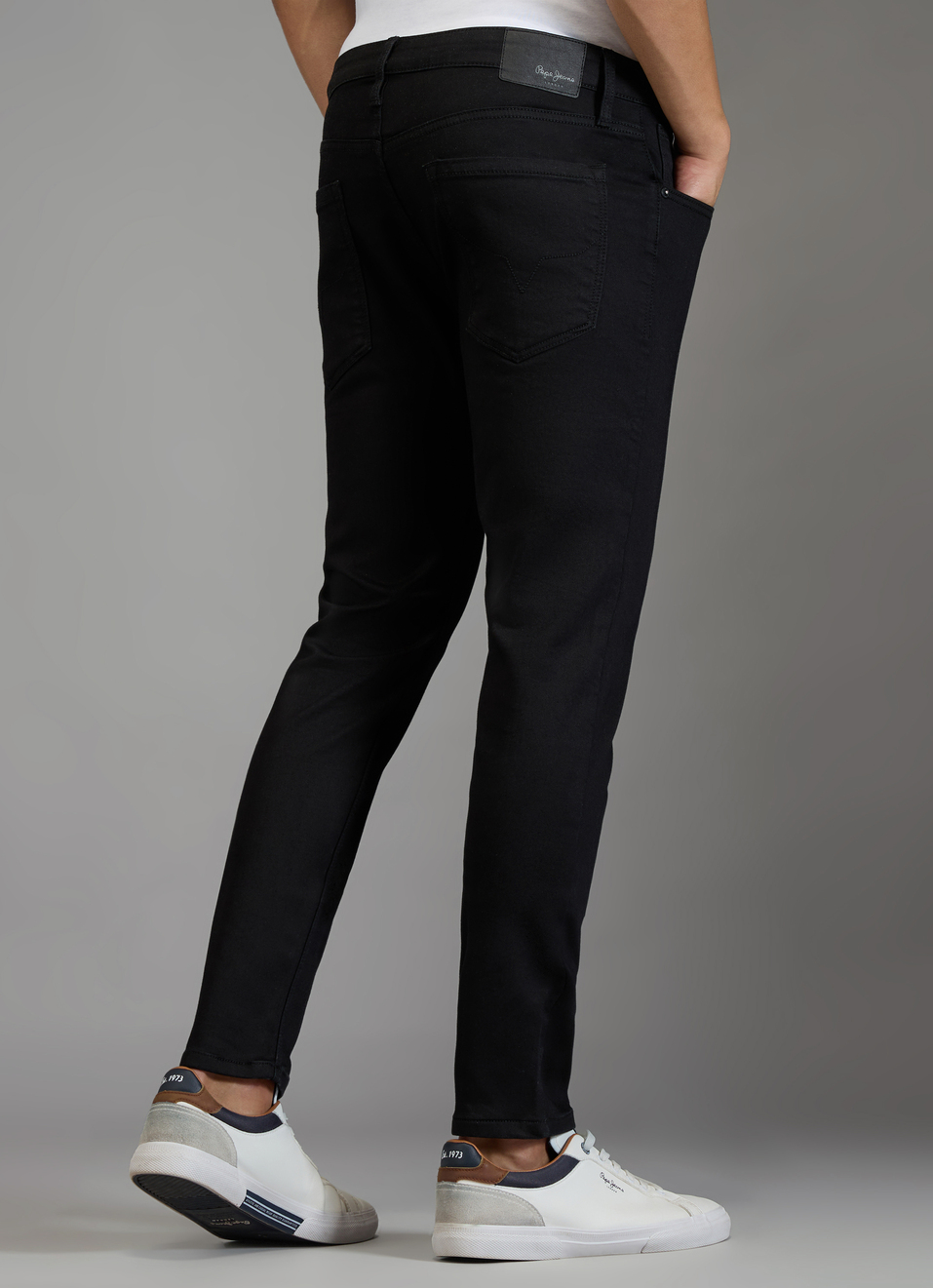 Men Black Tapered Fit Mid Rise Stretchable Jeans, , large image number 3