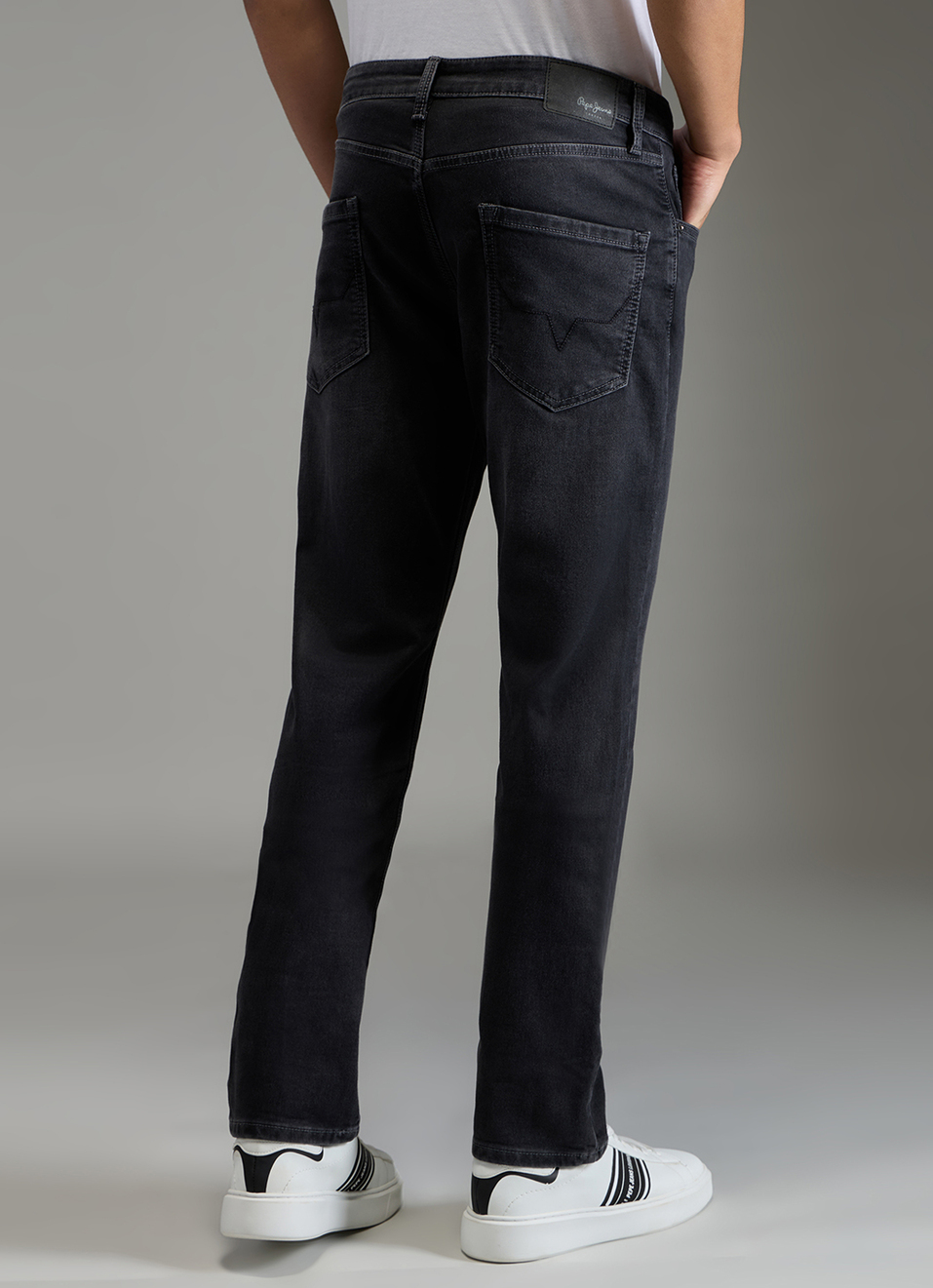 Men Black Mid Rise Straight Fit Stretchable Jeans, , large image number 2