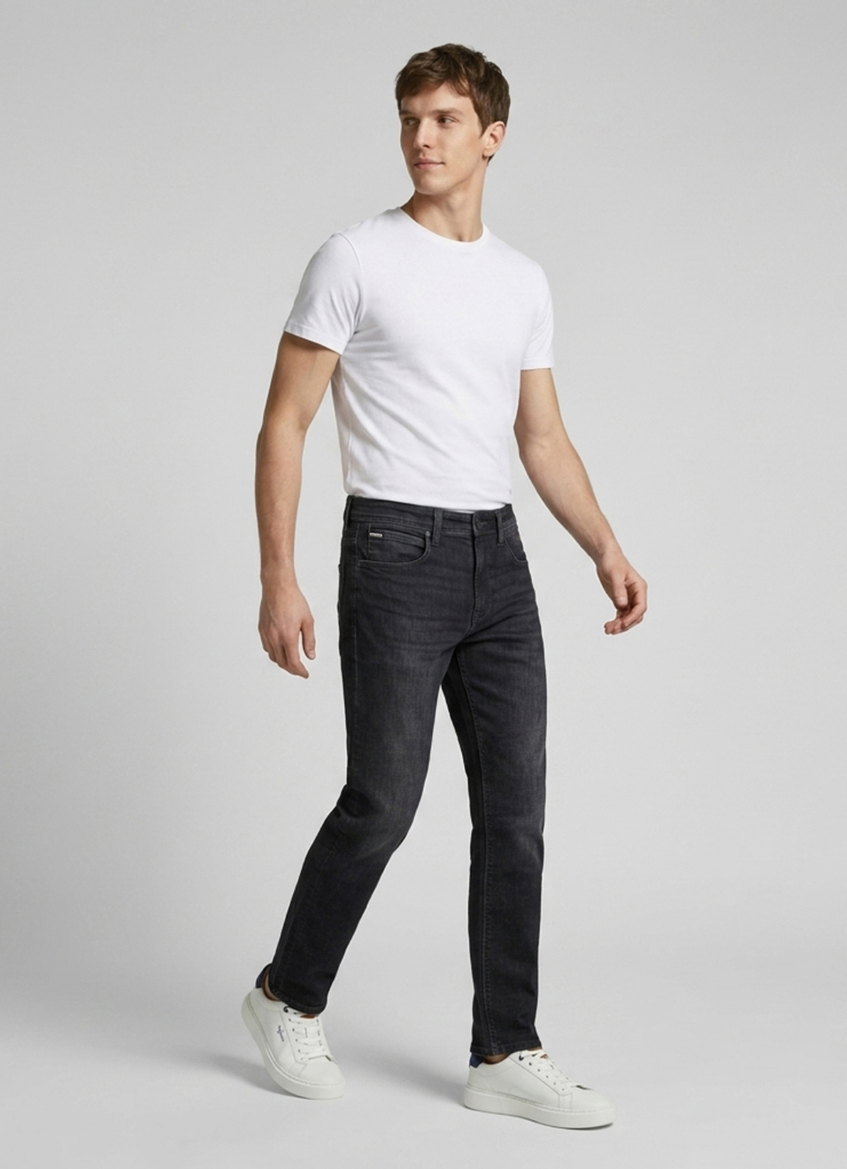 Men Black Straight Fit Mid Rise Stretchable Jeans, , large image number 7