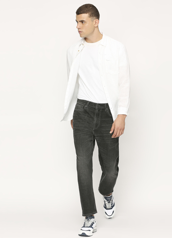 Tyler 90's Mid Rise Black Tapered Jeans