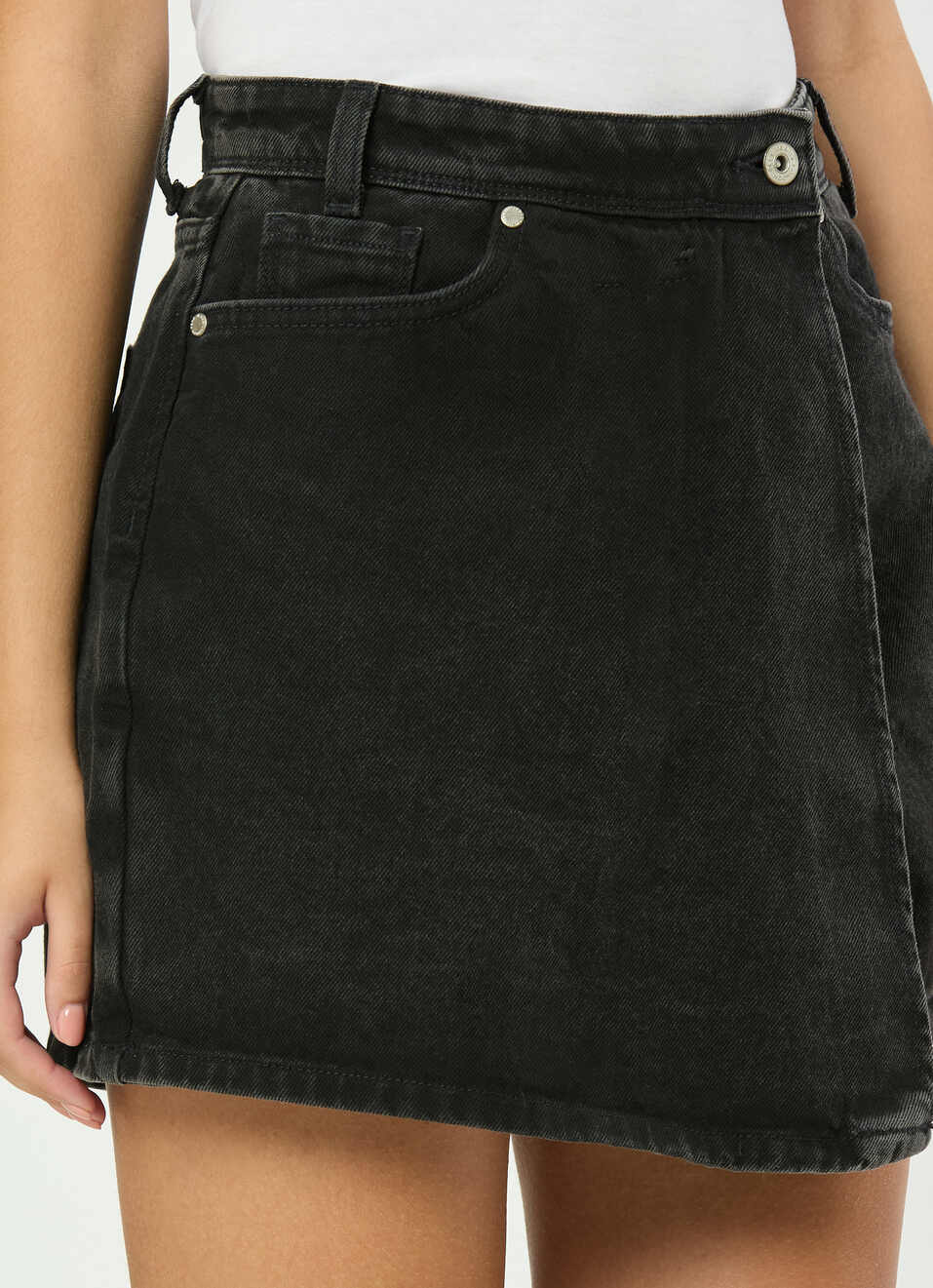 Women Black High Rise Denim Skorts, , large image number 4