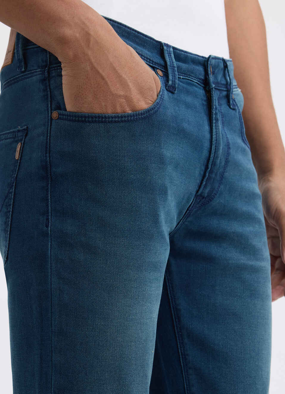 Men Blue Slim Tapered Fit Low Rise Jeans , , large image number 4