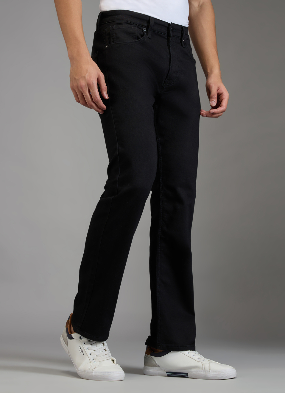 Men Black Straight Fit Mid Rise Stretchable Jeans, , large image number 0