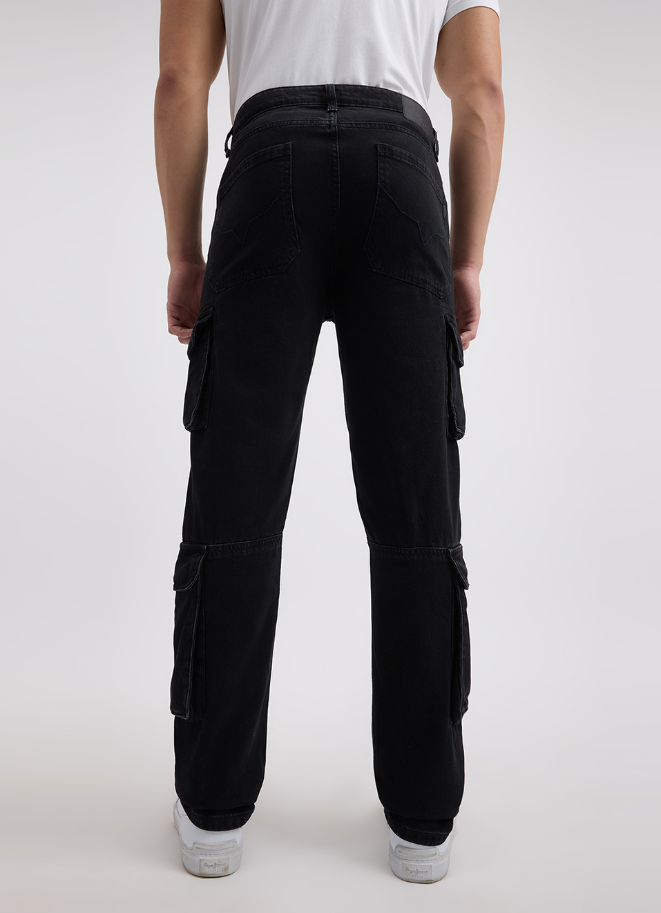 Men Black Straight Fit Mid Rise Cargo Jeans, , large image number 3