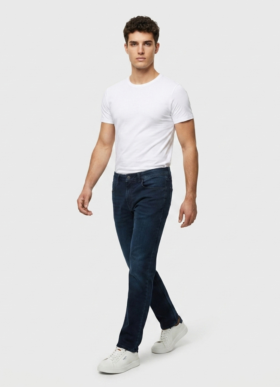 Men Black Straight Fit Mid Rise Stretchable Jeans, , large image number 1