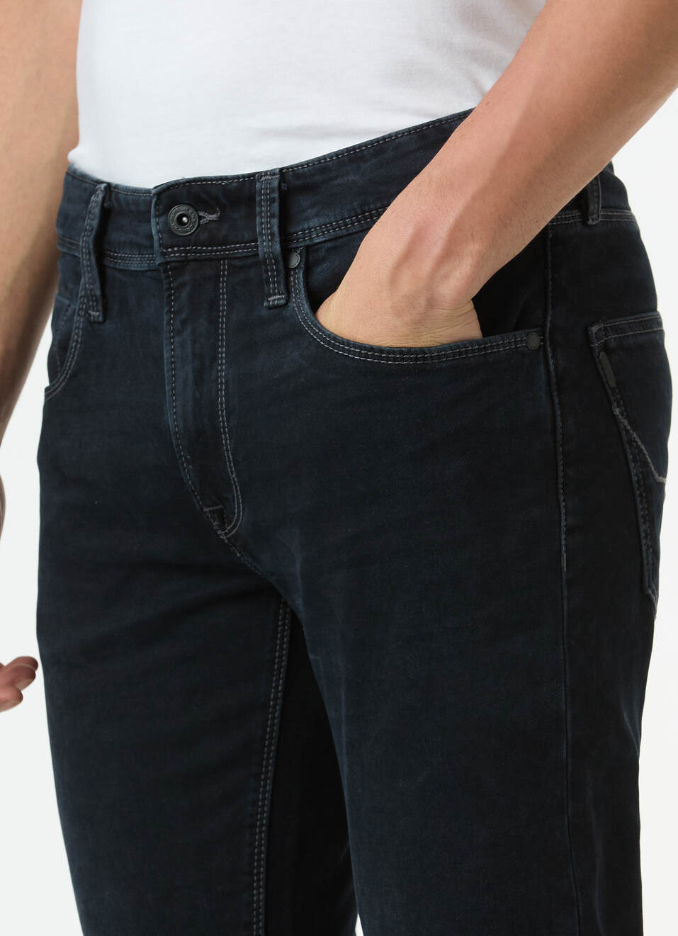 Men Black Low Rise Slim Fit Tapered Jeans, , large image number 4