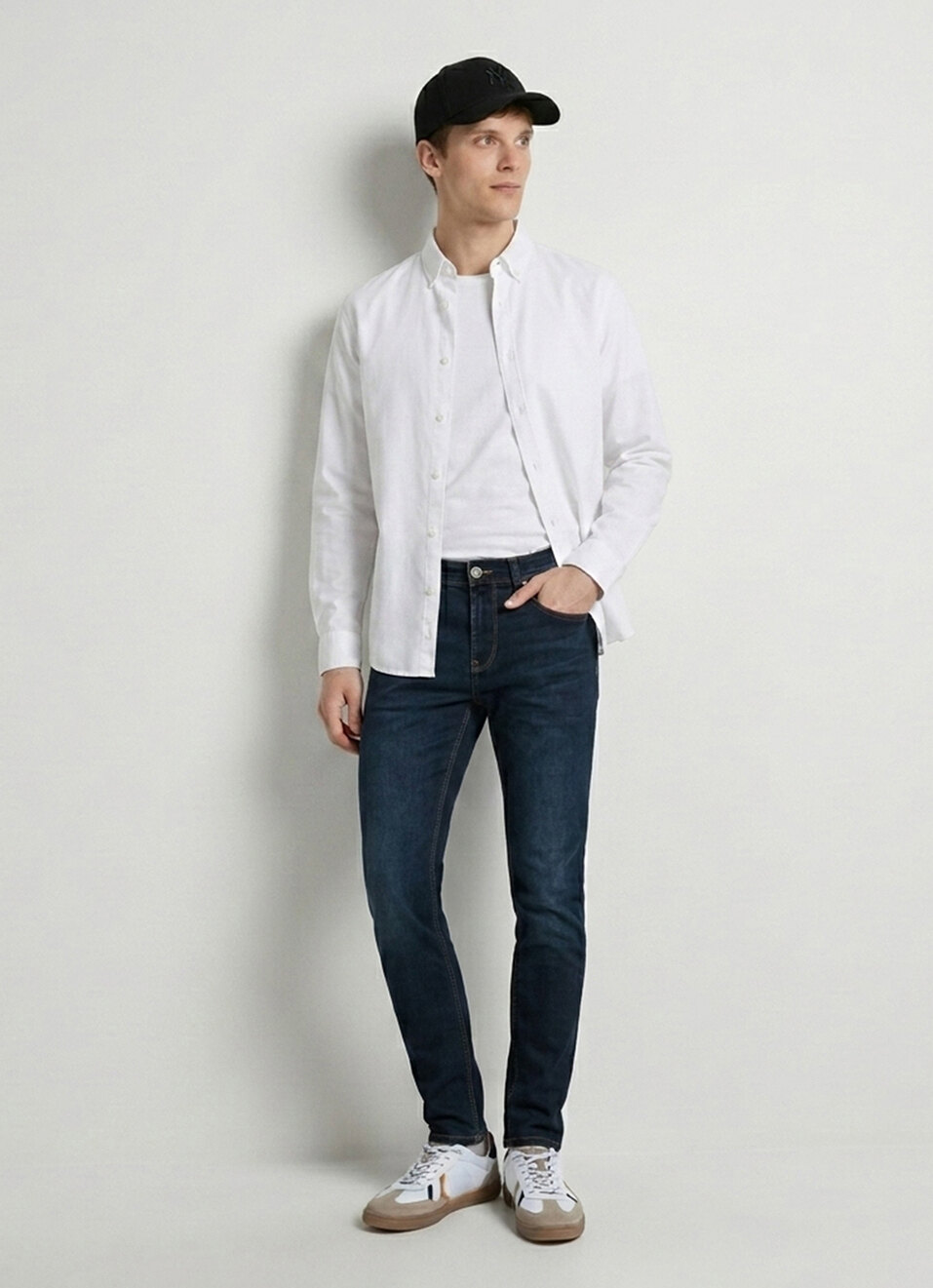 Men Blue Tapered Fit Low Rise Stretchable Jeans, , large image number 1
