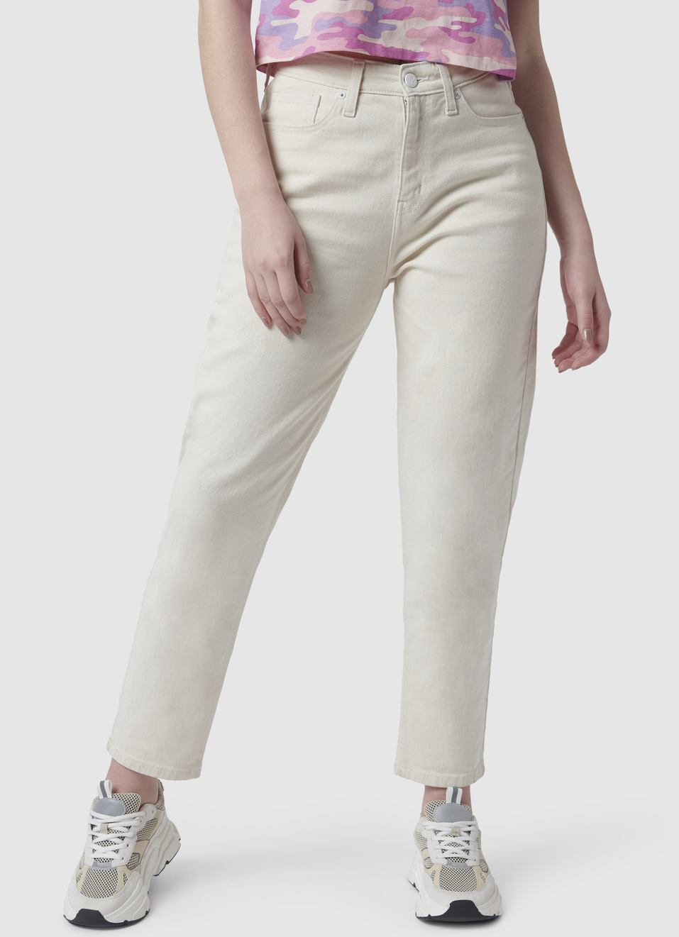Mom Relaxed Fit Highwaist Tapered Leg Jeans, , large image number 1