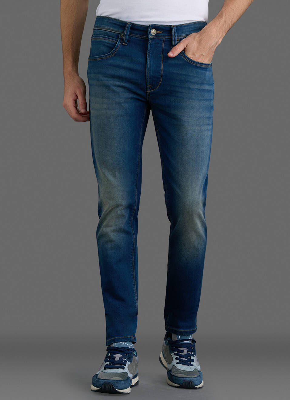 Men Blue Slim Fit Mid Rise Stretchable Jeans, , large image number 2