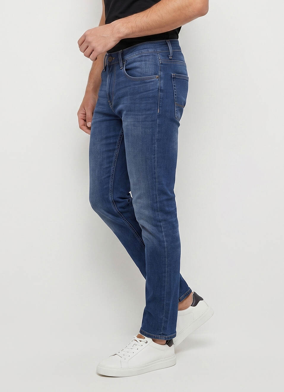 Men Blue Tapered Fit Low Rise Stretchable Jeans, , large image number 0
