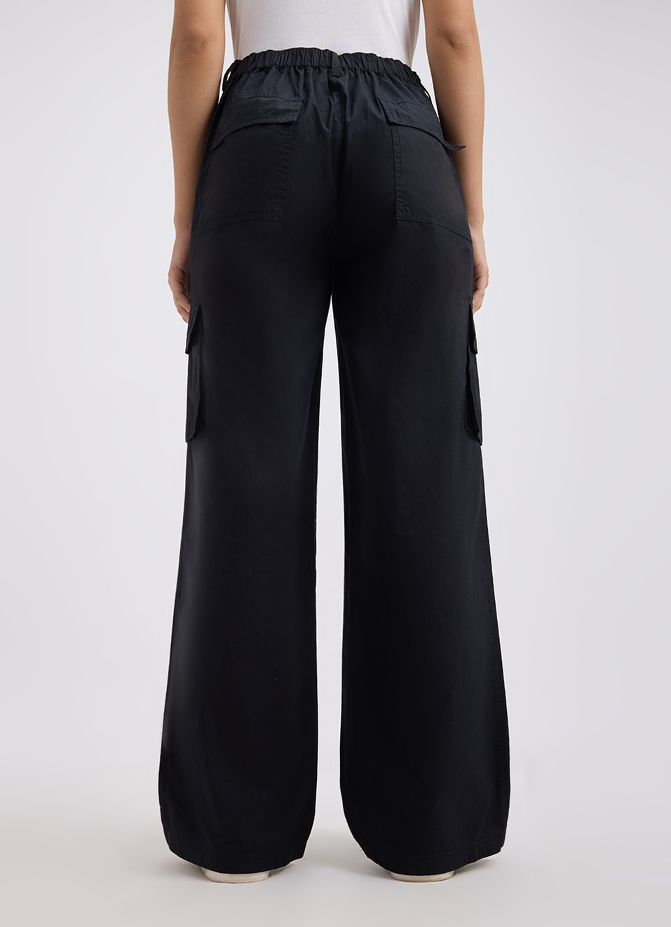 Women Black Mid Rise Wide Leg Cargo Pants, , large image number 2