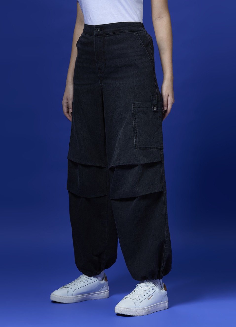 Women Black High Waist Balloon Leg Parachute Jeans, , large image number 3