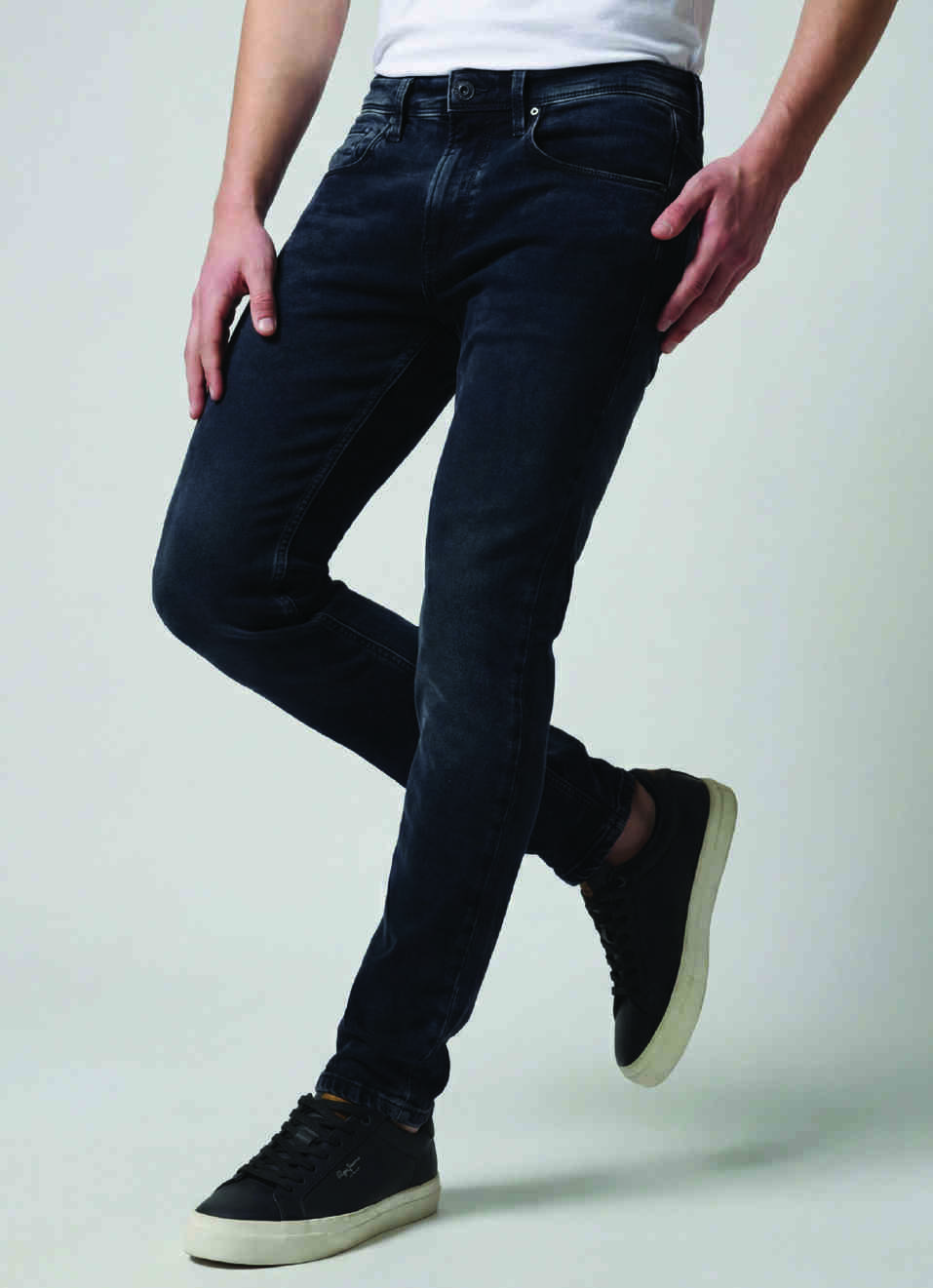 Men Black Mid Rise Tapered Structured Jeans, , large image number 0