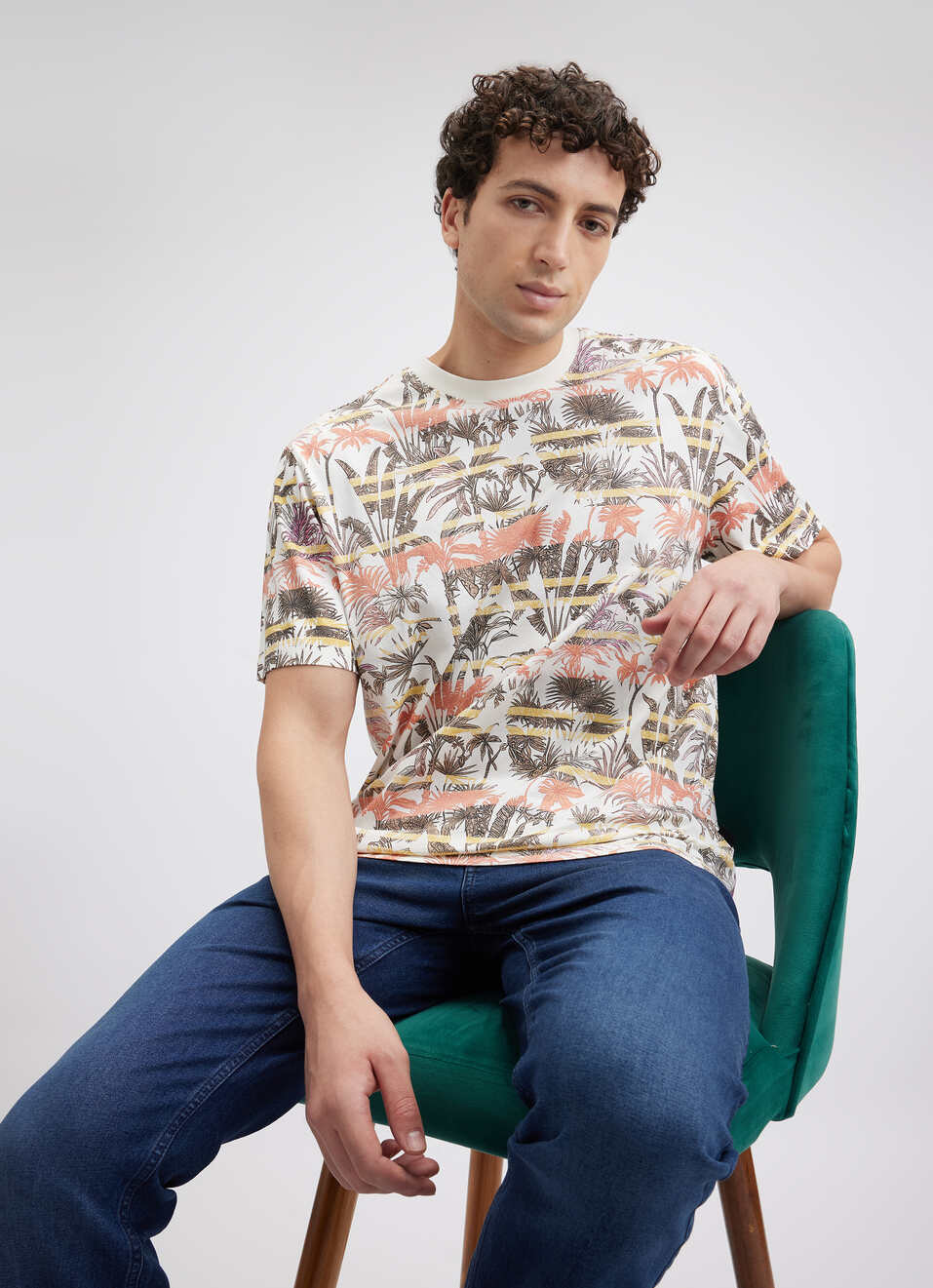 Men Off White Tropical Print Short Sleeve T-shirt, , large image number 0