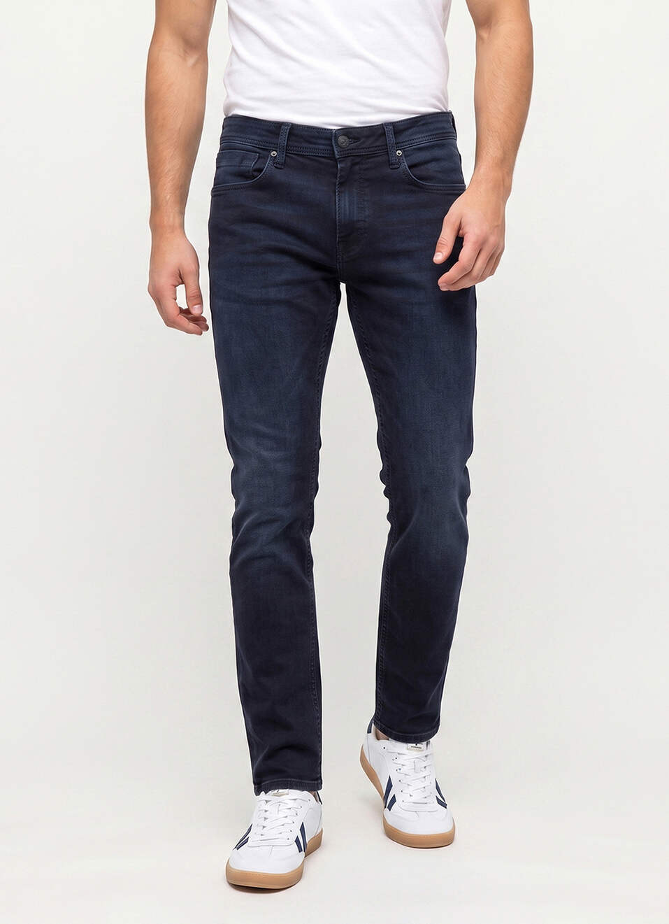 Men Black Slim Stretchable Jeans, , large image number 2