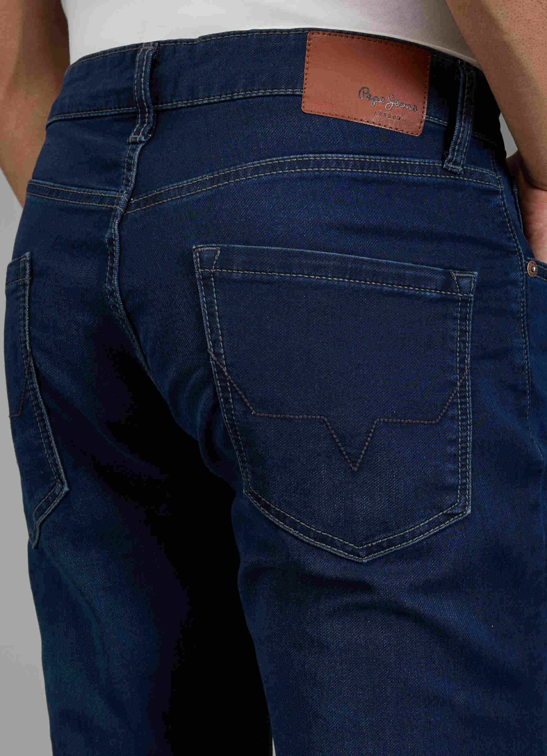 Men Black Straight Fit Mid Rise Stretchable Jeans, , large image number 9