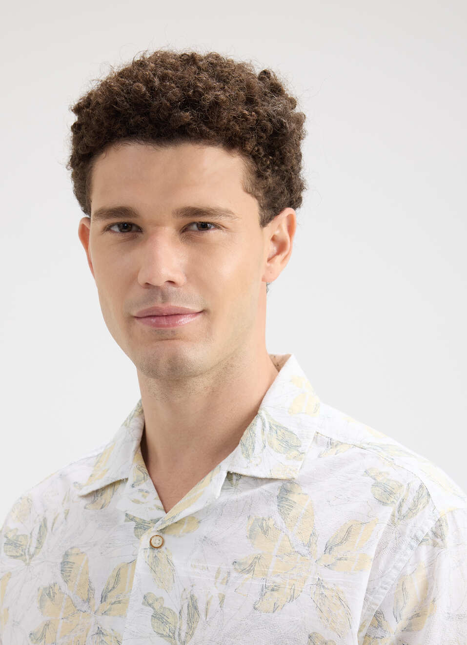 Men Yellow Resort Collar Tropical Print Short Sleeve Shirt, , large image number 4
