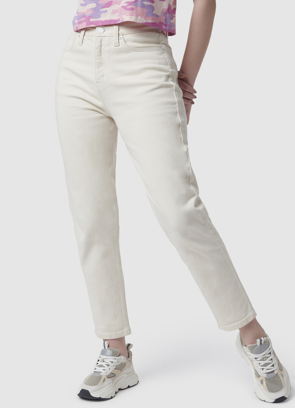 Mom Relaxed Fit Highwaist Tapered Leg Jeans, , large image number 3