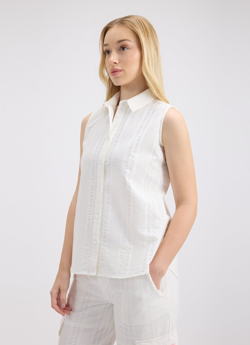 Women White Sleeveless Seersucker Shirt, , large image number 3