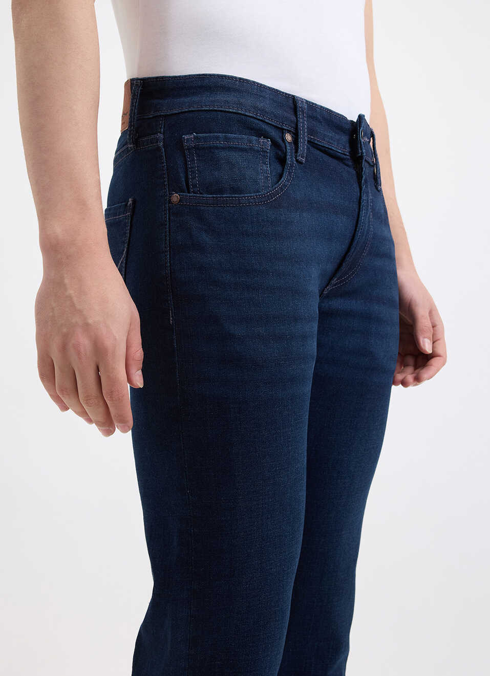 Men Blue Slim Tapered Fit Low Rise Distressed Jeans , , large image number 4