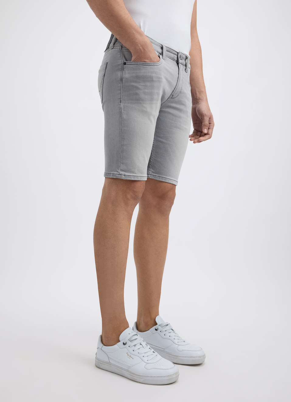Men Grey Mid Rise Slim Fit Shorts, , large image number 0