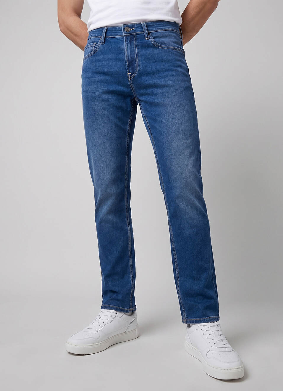 Men Blue Straight Fit Mid Rise Stretchable Jeans, , large image number 2