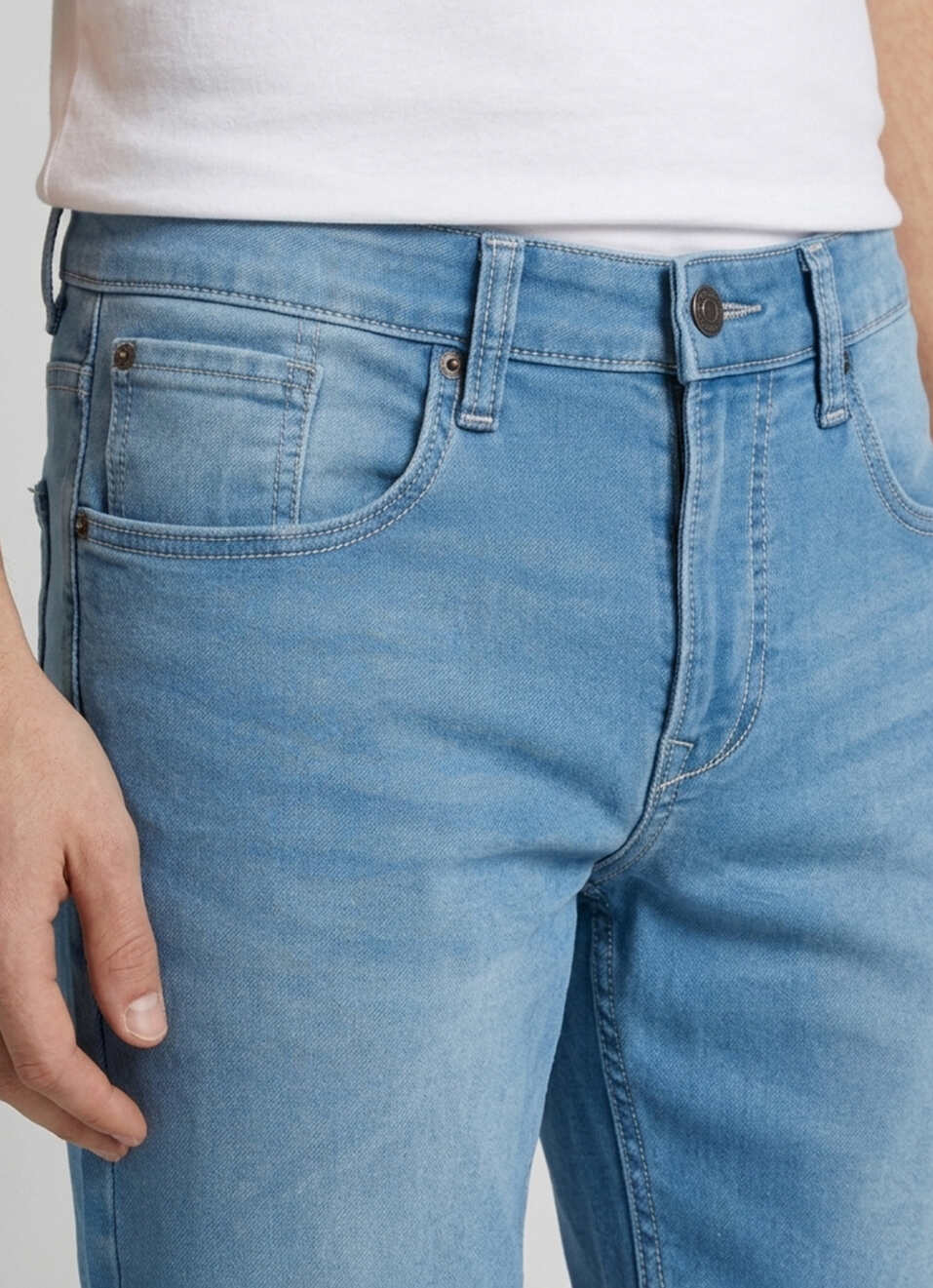 Men Blue Slim Fit Mid Rise Stretchable Denim Shorts, , large image number 4