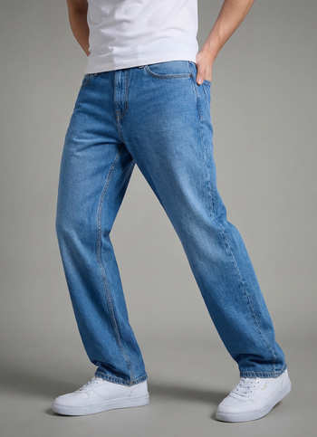 Men Blue Relaxed Barrel Fit Mid Rise Jeans 