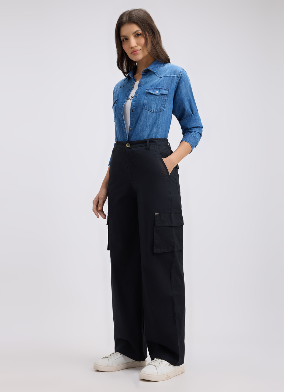 Women Black Mid Rise Wide Leg Cargo Pants, , large image number 5