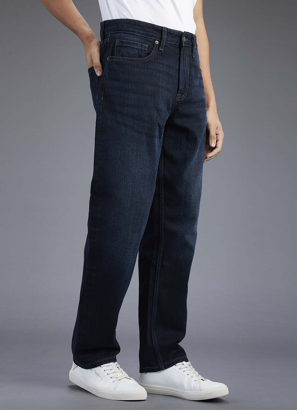 Men Blue Medium Used Relaxed Fit Mid Rise Jeans, , large image number 0