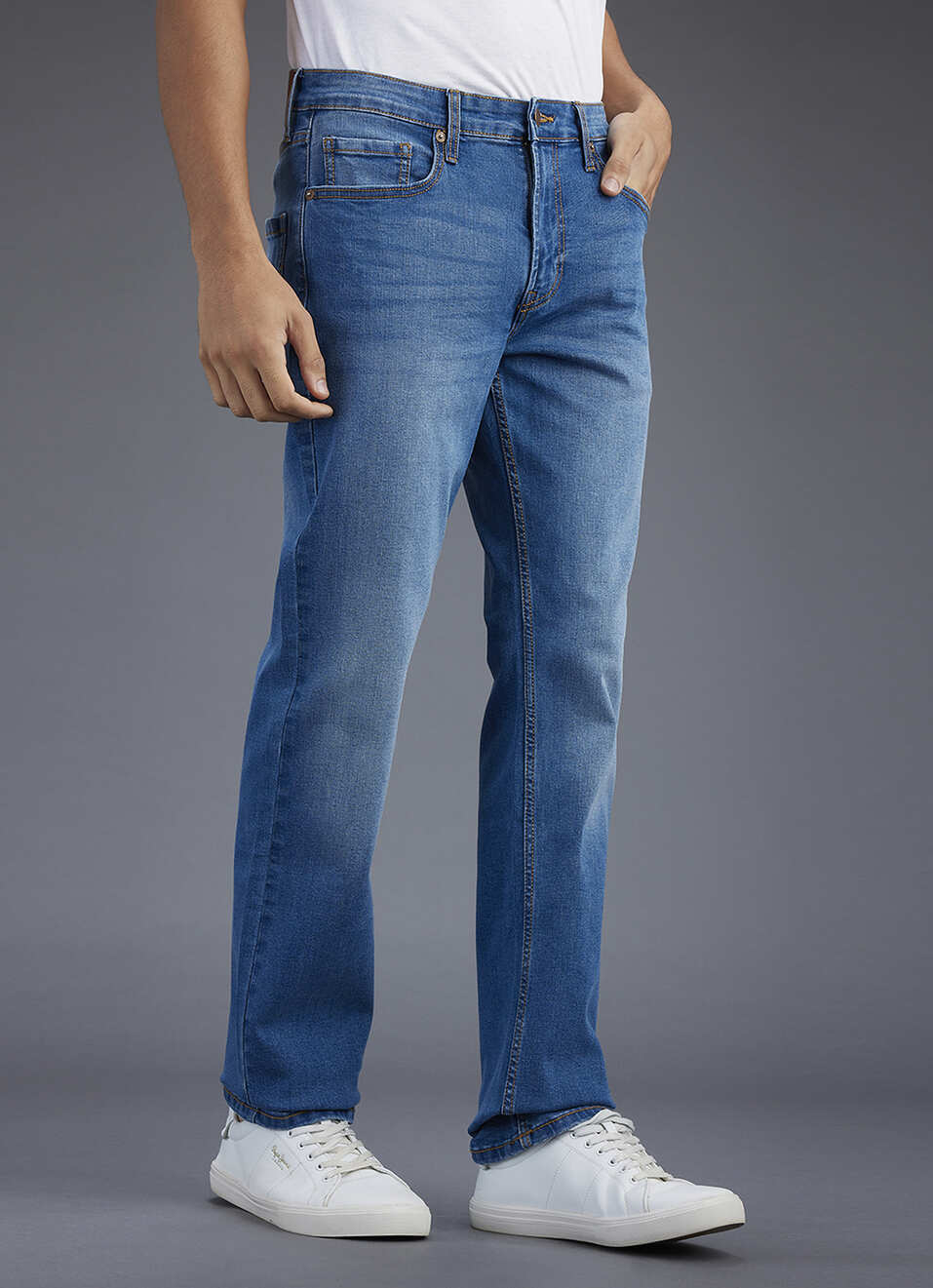Men Blue Medium Used Straight Fit Mid Rise Stretchable Jeans, , large image number 0