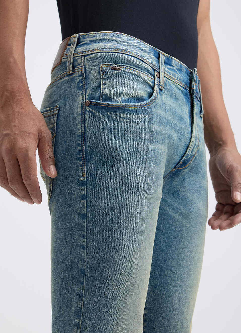 Men Blue Low Rise Tapered Powerflex Jeans, , large image number 4